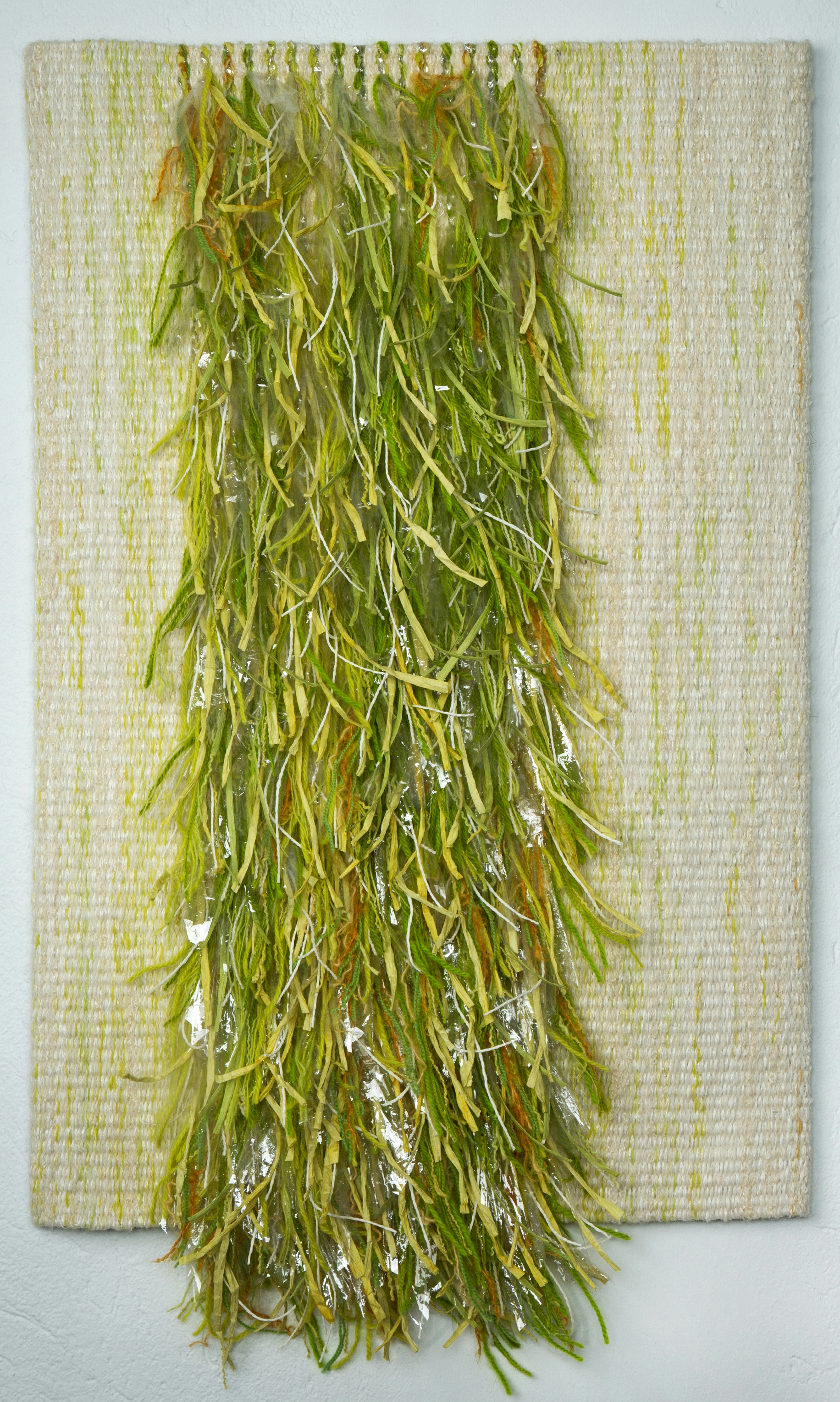 Dew 2020.
78 x 48 cm.
Wool, linen, paper, cellophane